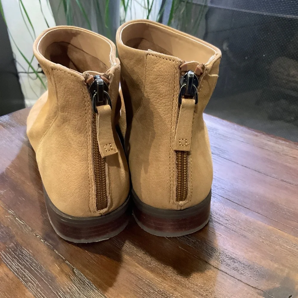 NYGJ Cailian Booties - Saddle size 7.5